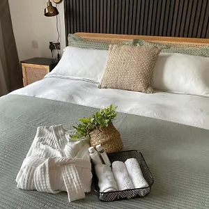 quiet-luxe-home-with-gym-and-free-parking.brighton-hotels-england.com/